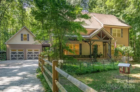 1445 Biltmore Dr, Concord, NC 28025