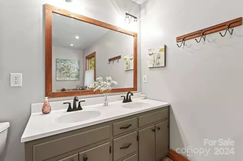 Bath - 2440 Sloop Rd, Mount Ulla, NC 28125 photo 2 of 3