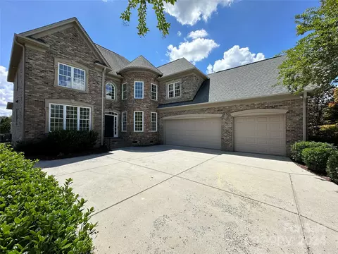 8910 Vickery Ln, Harrisburg, NC 28075