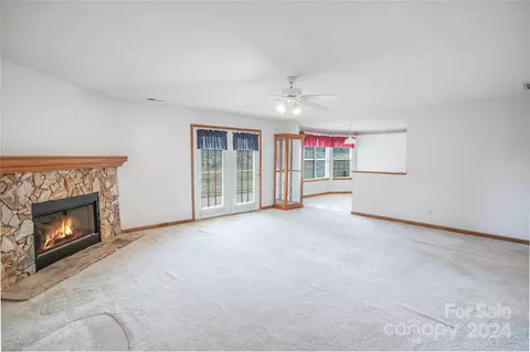 179 Fowler Ln, Clyde, NC 28721 photo 3