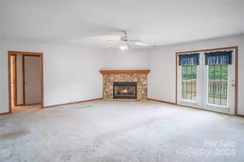 179 Fowler Ln, Clyde, NC 28721 photo 2
