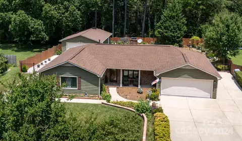 1420 Shady Bark Dr, Gastonia, NC 28054