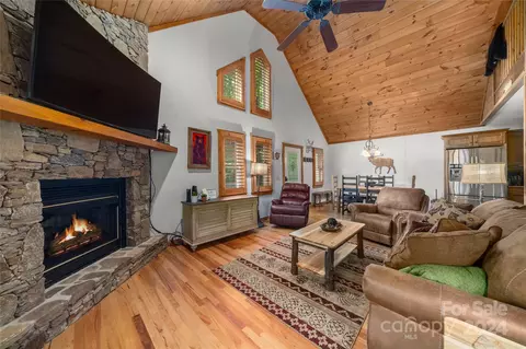 174 Cottontail Trl, Maggie Valley, NC 28751