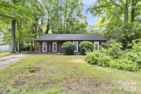6803 N Ridge Ct, Charlotte, NC 28215