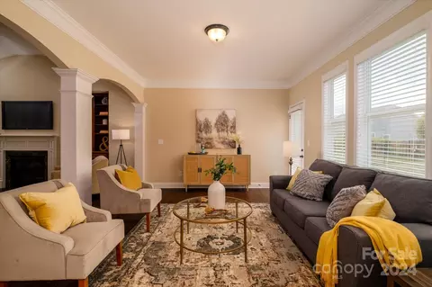8824 Artesa Mill Ln, Charlotte, NC 28214