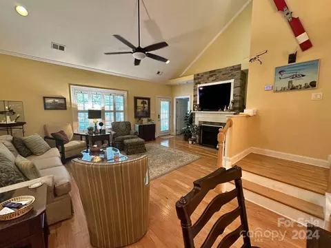 2016 Talbot Ln, Hickory, NC 28602 photo 6