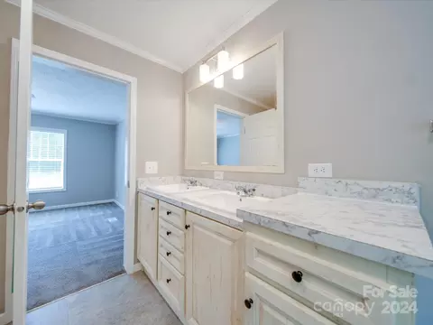 Bath - 291 Whitworth Rd, Clover, SC 29710 photo 3 of 5
