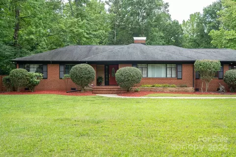 1132 Dooley Dr, Charlotte, NC 28227