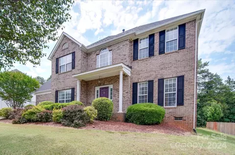 5613 Berry Ridge Dr, Harrisburg, NC 28075