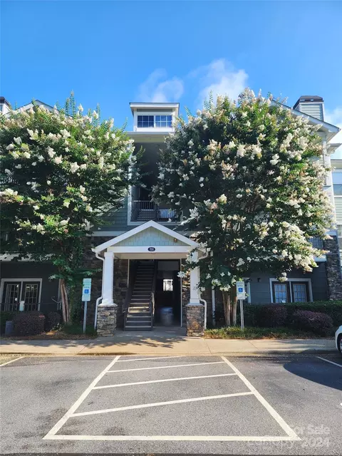 700 Vista Lake 101 Dr #101, Candler, NC 28715