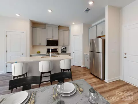 2220 Belterra Dr, Charlotte, NC 28216