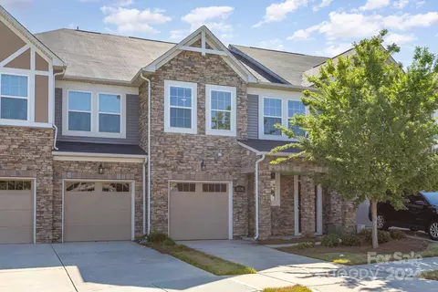 5736 Lachlan Hill Ln, Charlotte, NC 28278