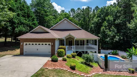 6391 Cathedral Dr, Hickory, NC 28601