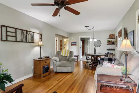 266 N Main St, Canton, NC 28716