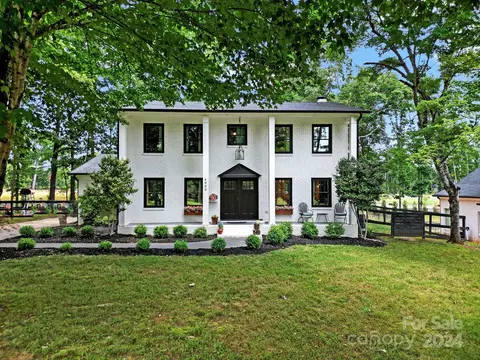 4000 Hoodridge Ln, Mint Hill, NC 28227