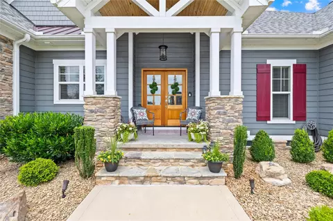 1057 Peninsula Dr, Belmont, NC 28012