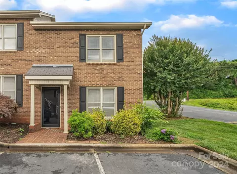 2433 1st 1a St #1A, Hickory, NC 28601