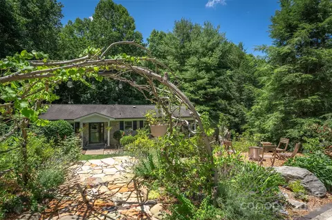 708 Dawnwood Ln, Hendersonville, NC 28791