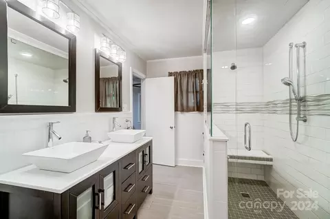 Bath - 1645 Riverside Rd, Lancaster, SC 29720 photo 1 of 3