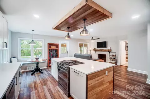 Kitchen - 1645 Riverside Rd, Lancaster, SC 29720 photo 4 of 5