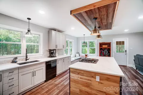 Kitchen - 1645 Riverside Rd, Lancaster, SC 29720 photo 3 of 5
