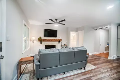Living - 1645 Riverside Rd, Lancaster, SC 29720 photo 2 of 6