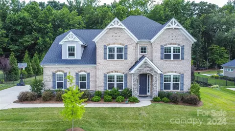 212 Hollyhock Dr, Matthews, NC 28104