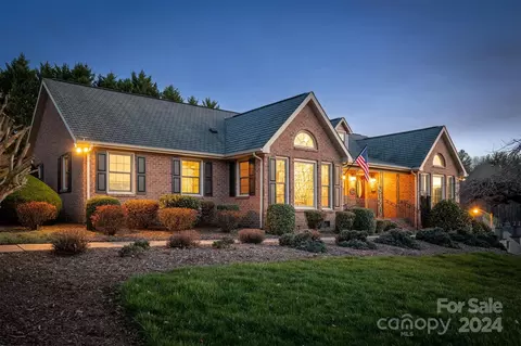 413 Woodridge Se Dr SE, Lenoir, NC 28645