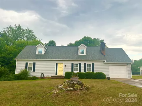4050 Quarry Estates Rd, Hudson, NC 28638