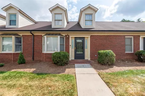 124 N Oakwood Dr, Statesville, NC 28677