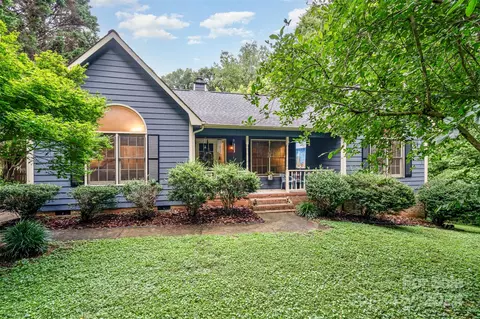 207 Colonial Dr, Belmont, NC 28012