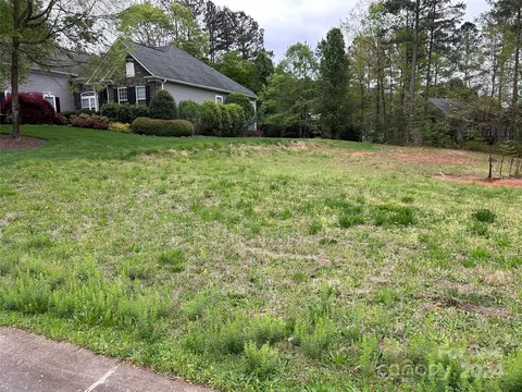 204 Woodward Ridge Dr, Mount Holly, NC 28120