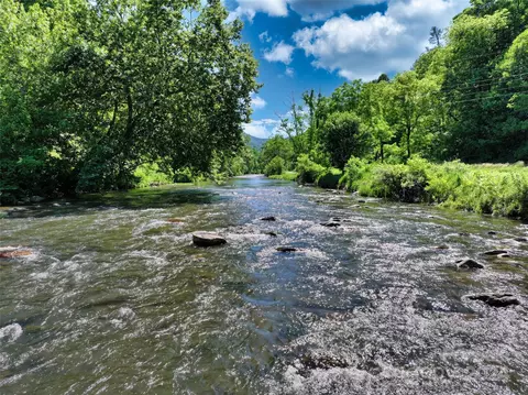 9380 Us 19w Hwy, Burnsville, NC 28714
