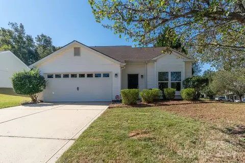 4051 Cedarbark Dr, Matthews, NC 28105