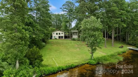 72 Lakeside Dr, Hartsville, SC 29550