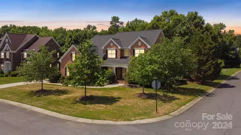 500 Castlestone Ln, Matthews, NC 28104