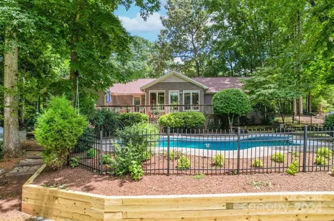 402 Travis Ln, Salisbury, NC 28146