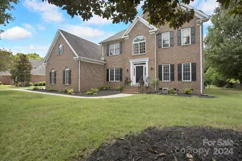 1706 Crestgate Dr, Waxhaw, NC 28173