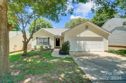 821 Settlement Dr, Clover, SC 29710