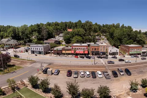 Exterior - 84 Sienna Rd, Saluda, NC 28773 photo 4 of 10