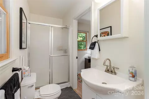 Bath - 84 Sienna Rd, Saluda, NC 28773 photo 3 of 3