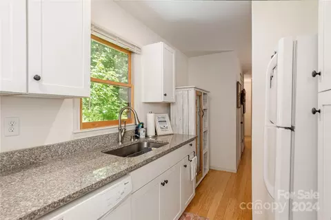 Kitchen - 84 Sienna Rd, Saluda, NC 28773 photo 3 of 3