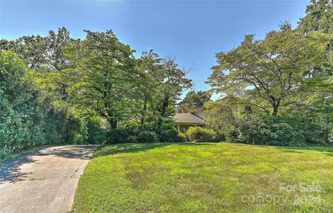 845 Greentree Dr, Charlotte, NC 28211