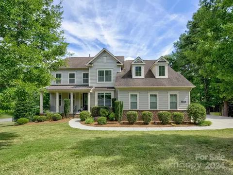 2424 Island Lake Dr, Charlotte, NC 28214