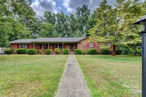 724 Vista Dr, Cherryville, NC 28021