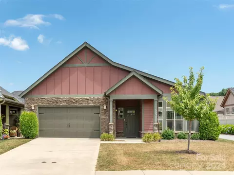 595 Summerfield Pl, Flat Rock, NC 28731