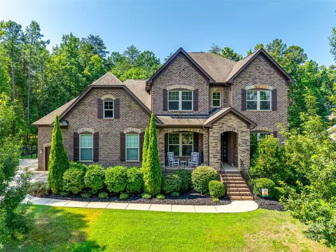 724 Fawns Glen Pl, Clover, SC 29710