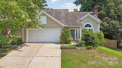 14607 Sapphire Ln, Pineville, NC 28134