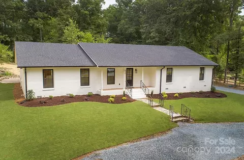 215 Ridgewood Dr, Monroe, NC 28112