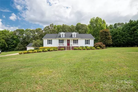 1718 Dr Saye Ln, Sharon, SC 29742
